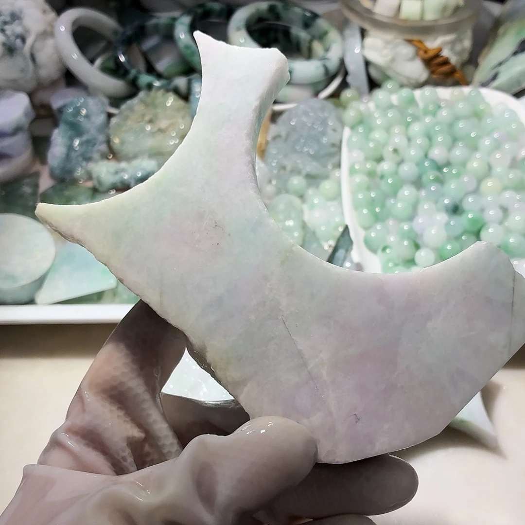 翡翠未镶嵌颈饰边角料
