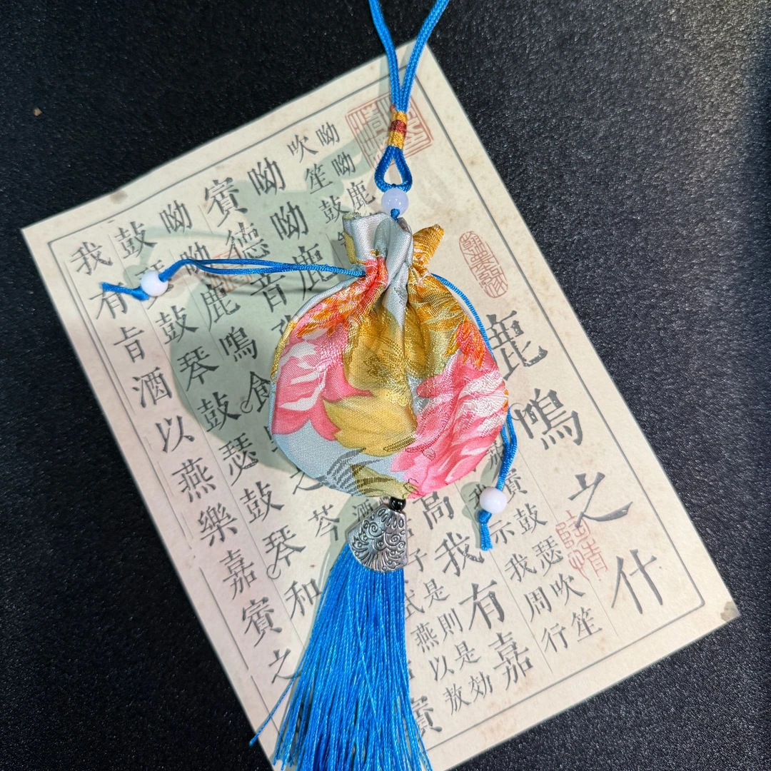 沉香沉香-海南沉香奇楠高结油勾丝香囊