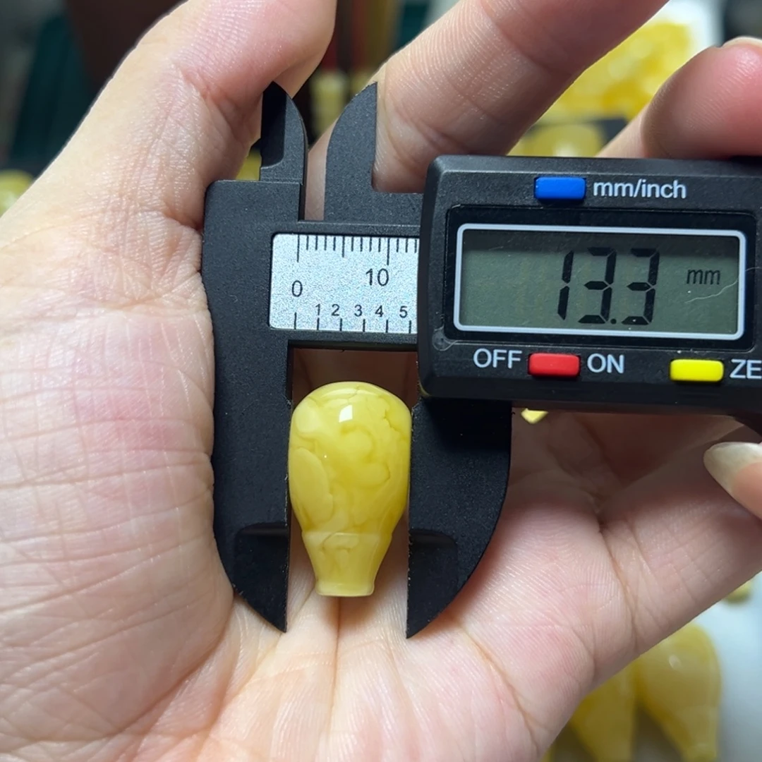 未镶嵌琥珀裸石三通