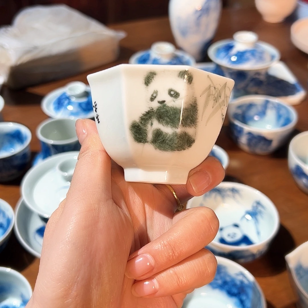 杯q****秋青花手绘熊猫主人杯