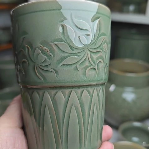 耀州窑莲纹可乐杯