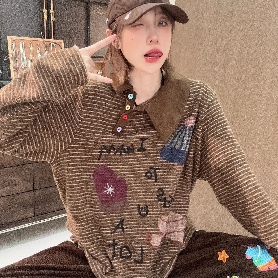 Apr.【冬日暖阳】秋冬新款时尚条纹数码印小翻领长袖T恤女25DOR001