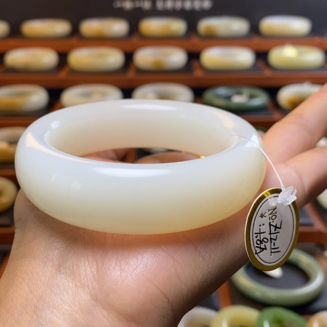 和田玉未镶嵌手镯56圈