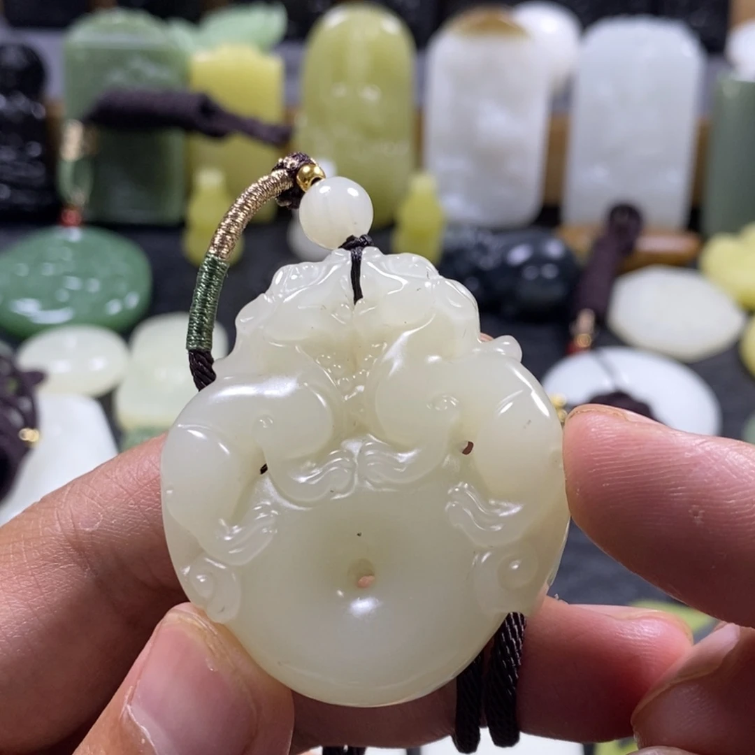 和田玉未镶嵌吊坠(赠链)