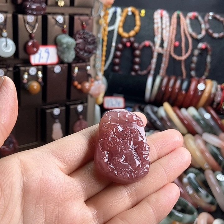 ****辰颈饰未镶嵌石英质玉
