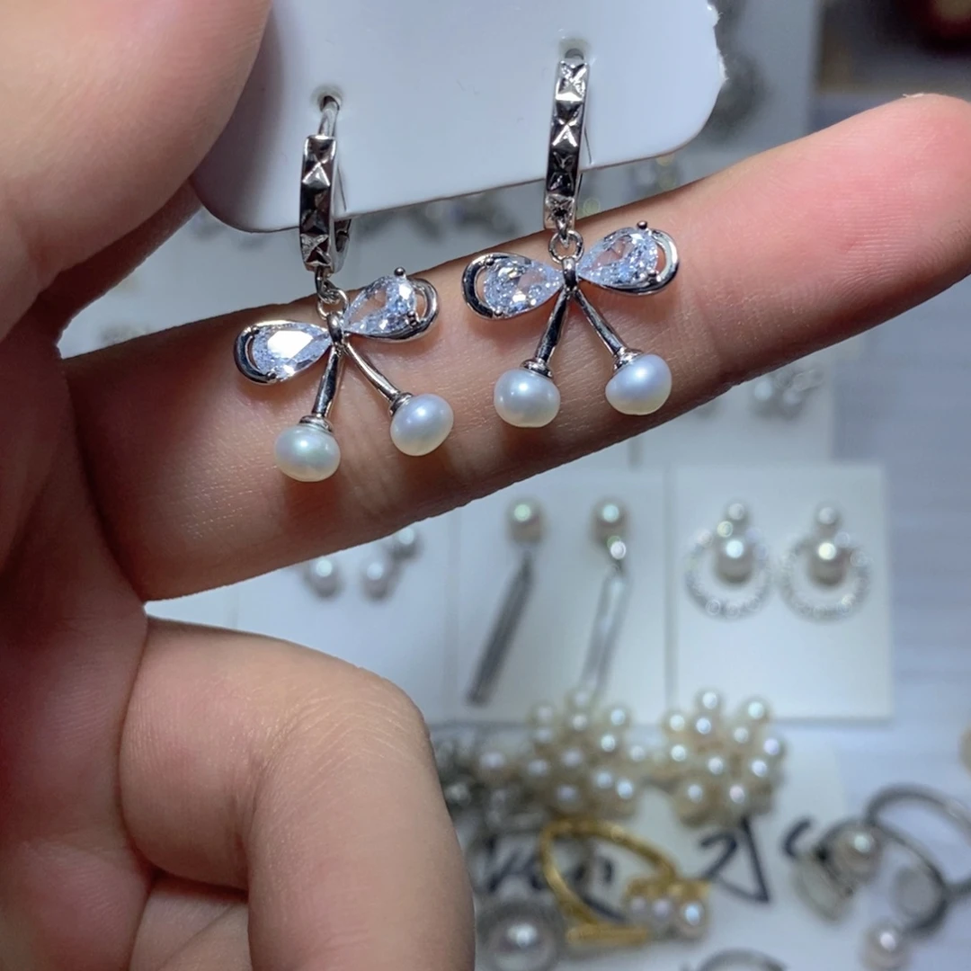 淡水珍珠银S925镶嵌耳饰