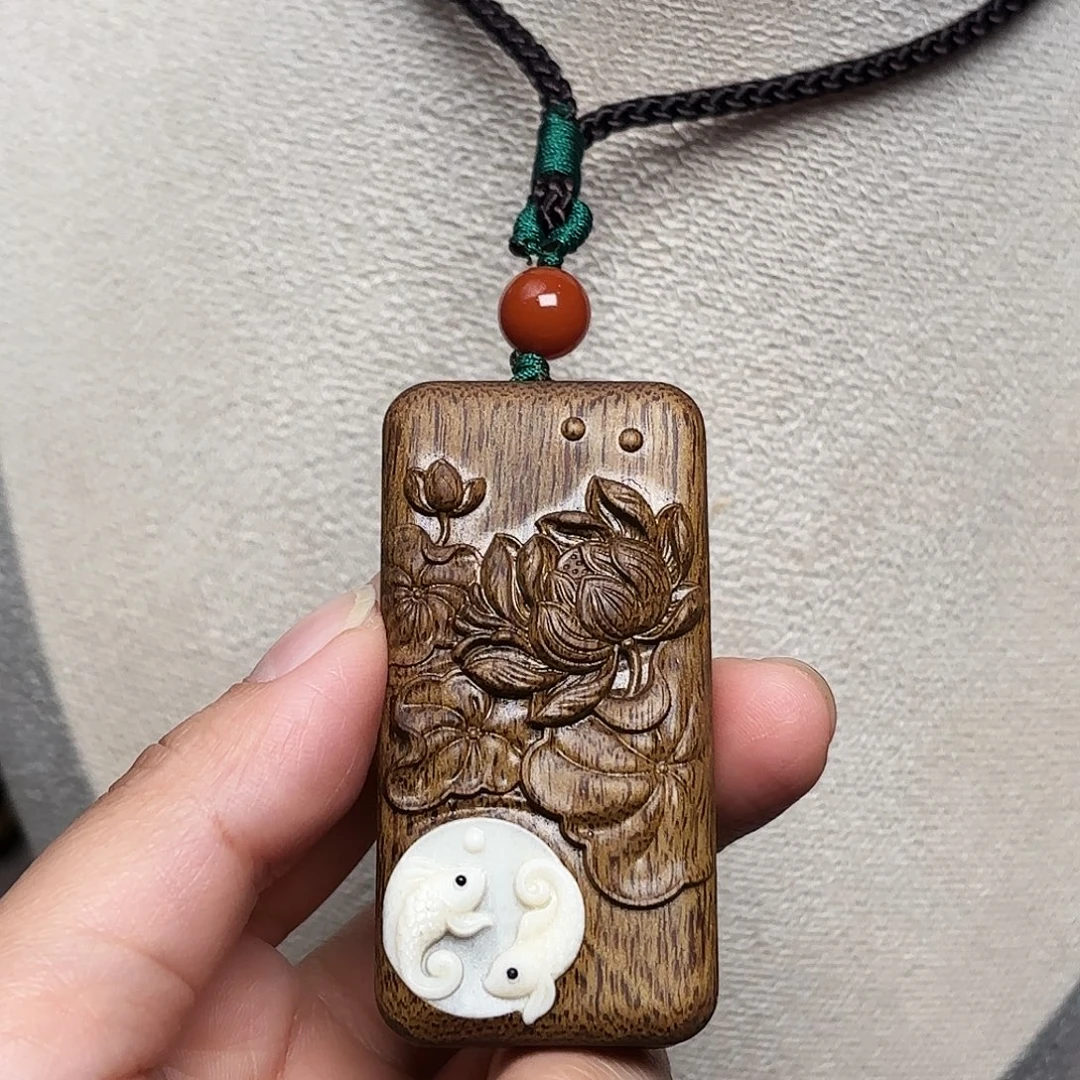 吊坠沉香越南芽庄玉化黄棋楠荷花雕刻牌