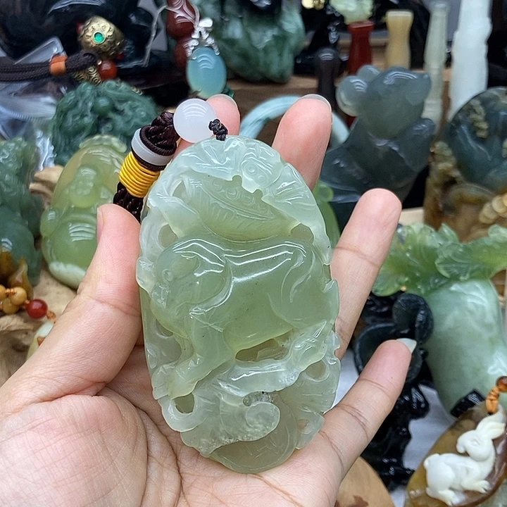 岫玉未镶嵌手把件