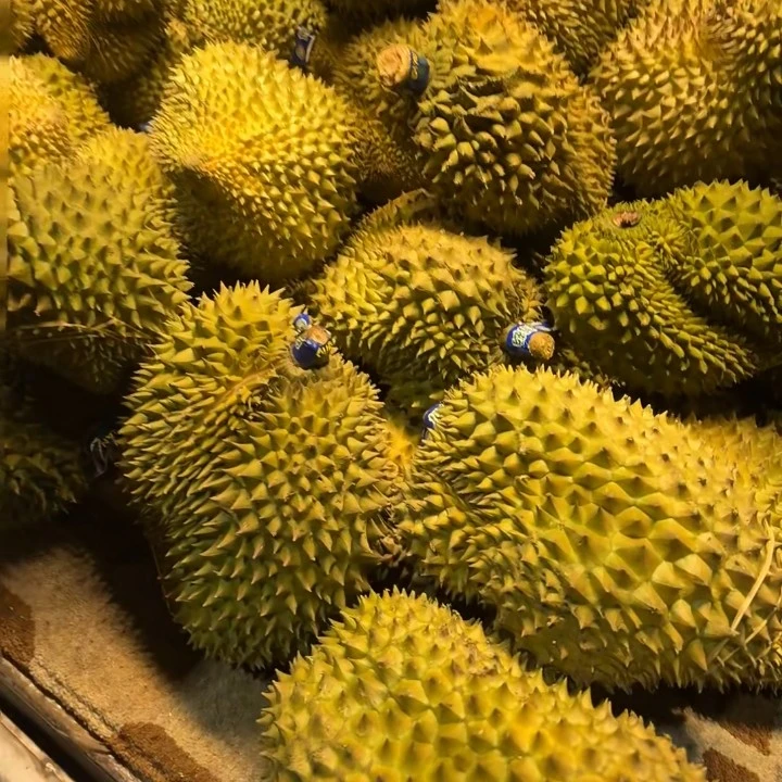 泰国鲜榴莲，金枕榴莲，肉厚核小，软糯香甜，约3到8斤，品牌随机发，金枕泰国