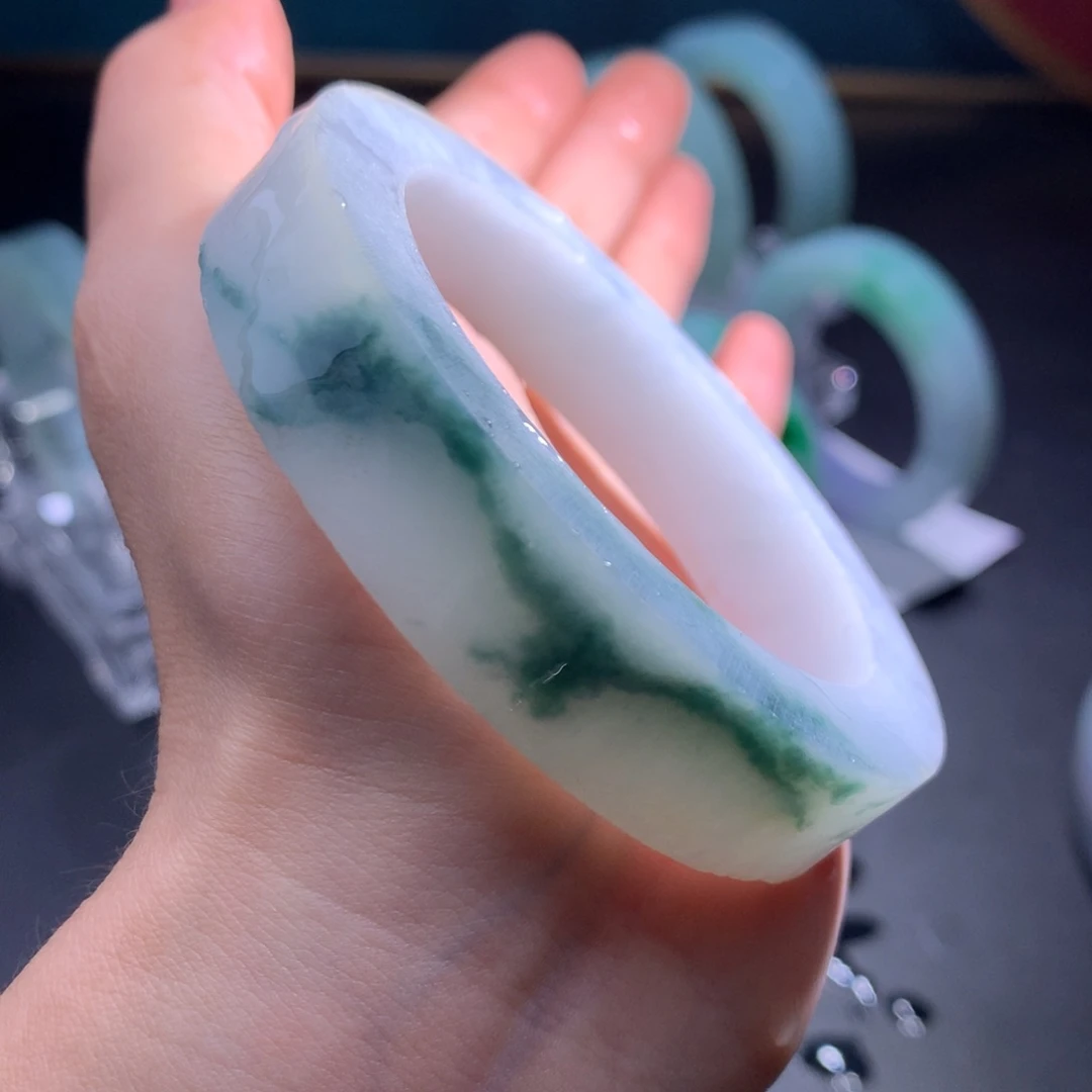 未镶嵌特价大漏半山水飘花定制翡翠