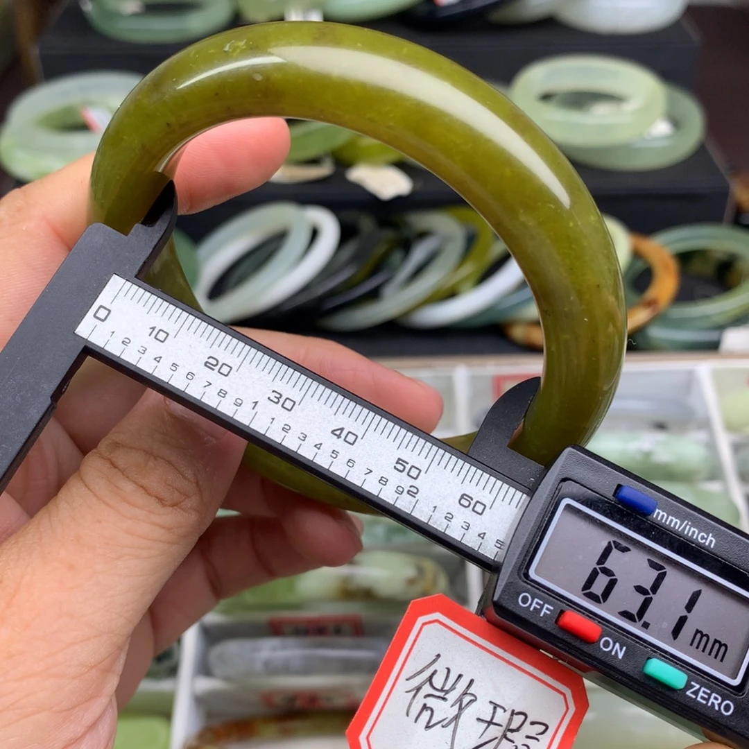 未镶嵌蛇纹石玉手镯500