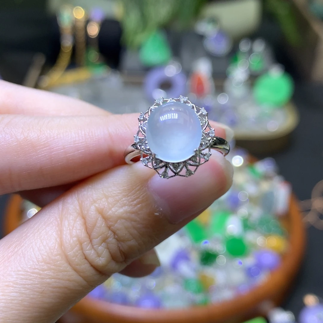 颈饰18K金镶嵌翡翠