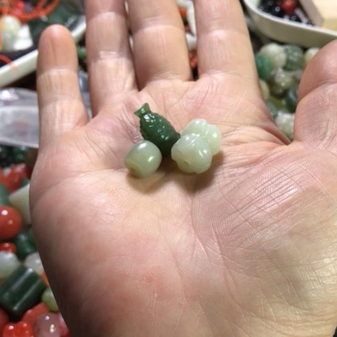 和田玉（糖玉）未镶嵌颈饰聂**?