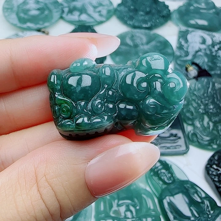 翡翠未镶嵌颈饰多样性发货天然的A货翡翠