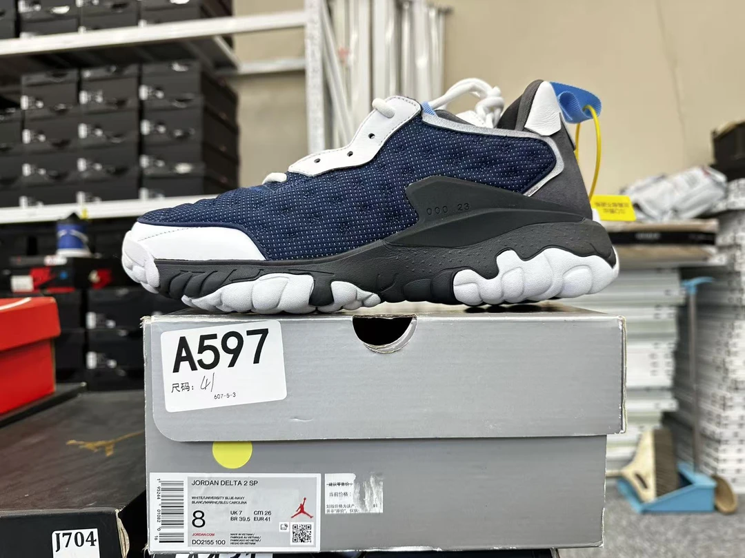 Nike  白蓝  全新原盒  41码  11月20  A597  bai