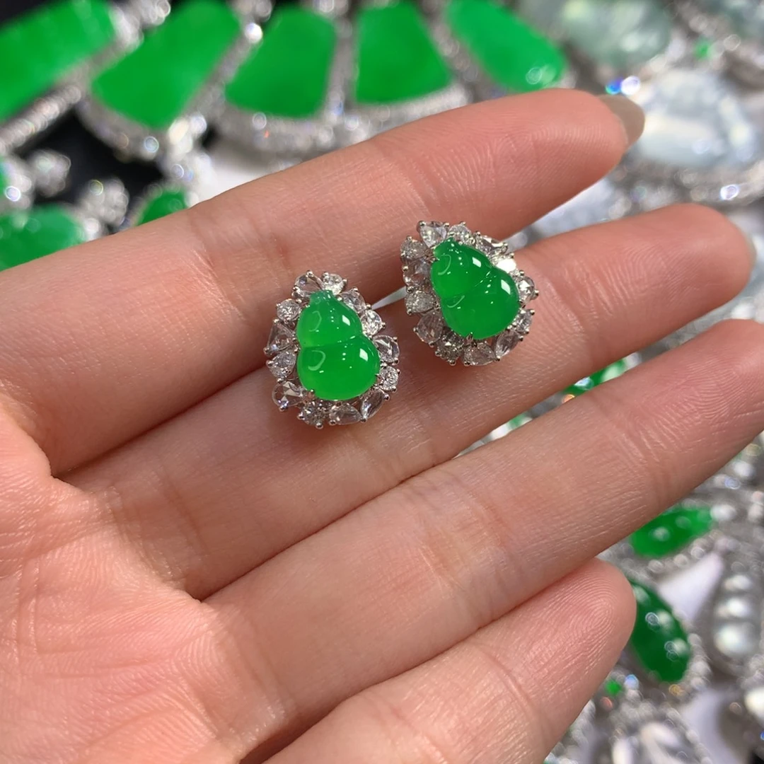 翡翠18K金镶嵌颈饰葫芦耳钉