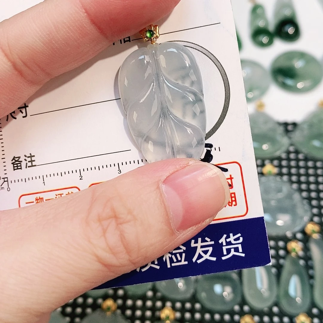 翡翠颈饰18K金镶嵌吊坠