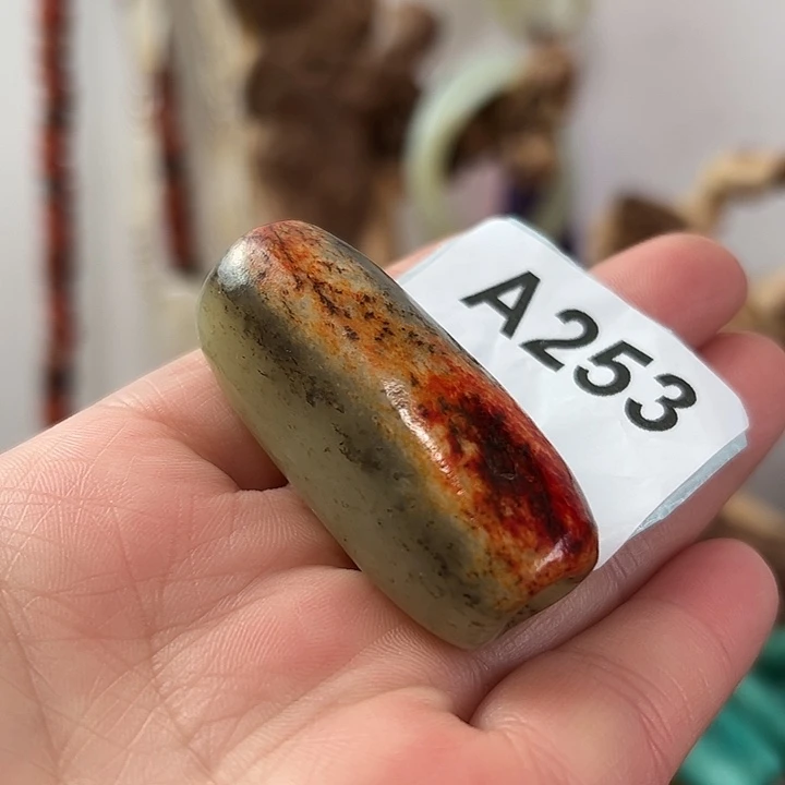 自***的和田玉（糖玉）未镶嵌颈饰