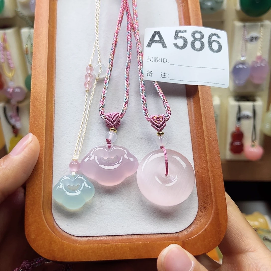 妞***玛瑙/玉髓颈饰合金