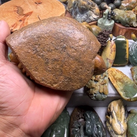 未镶嵌岫岩河磨玉（透闪石质玉）摆件你****贝