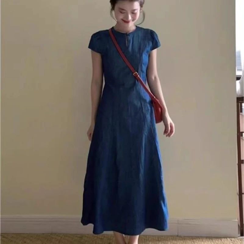 一字扣牛仔连衣裙2025夏季新款法式复古收腰好看日常百搭简约长裙