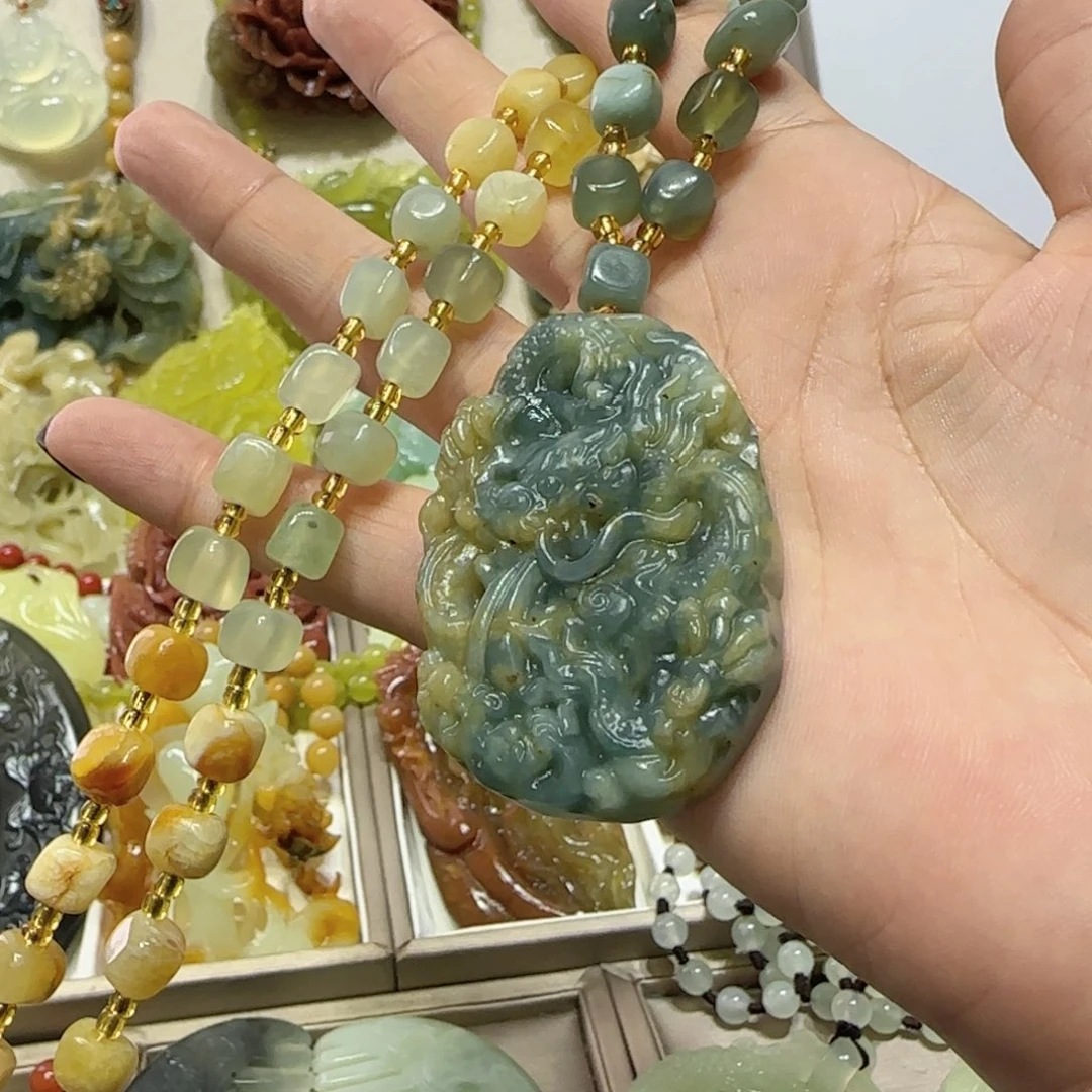 未镶嵌蛇纹石玉吊坠