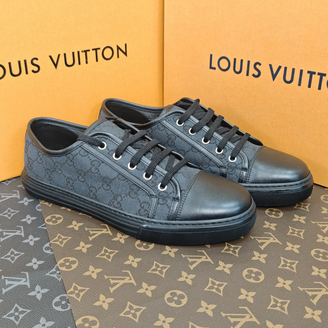 99新 GUCCI/古驰 42.5码/暗纹老花满印帆布鞋（仅试穿）