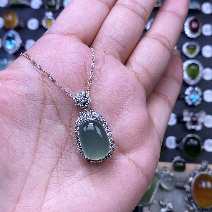 岫玉颈饰银S925镶嵌苏***?