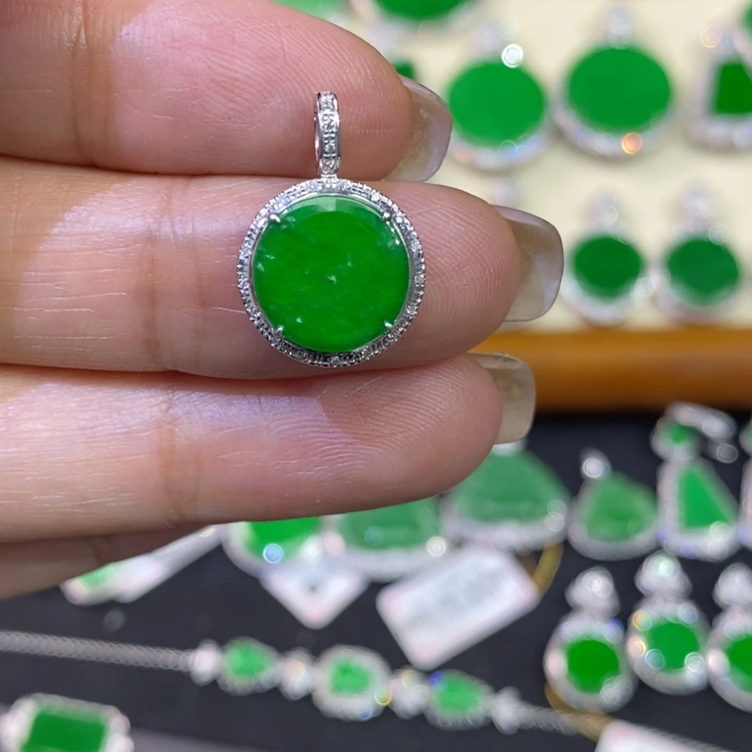 翡翠吊坠(不含链)18K金镶嵌吊坠