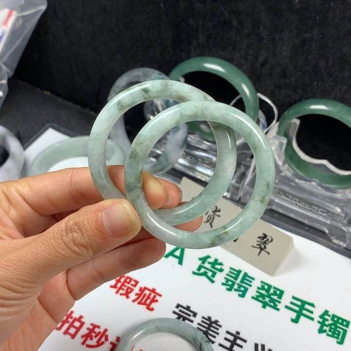 翡翠未镶嵌手镯35号。 43-44圈