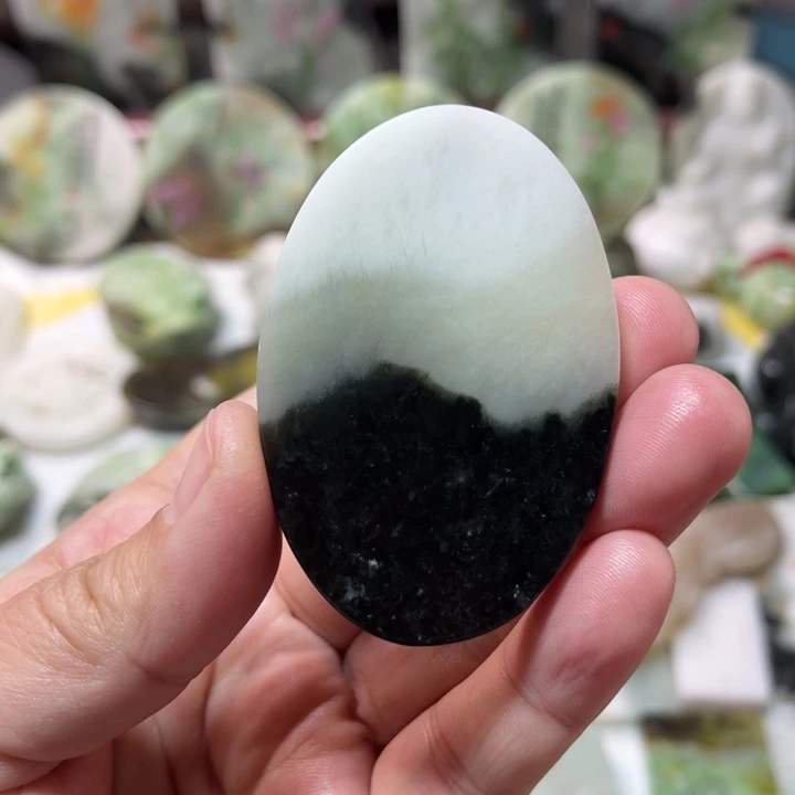 独山玉未镶嵌颈饰