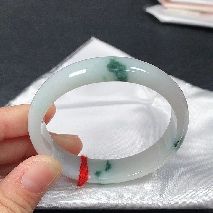 未镶嵌手镯（贵妃镯）翡翠54圈