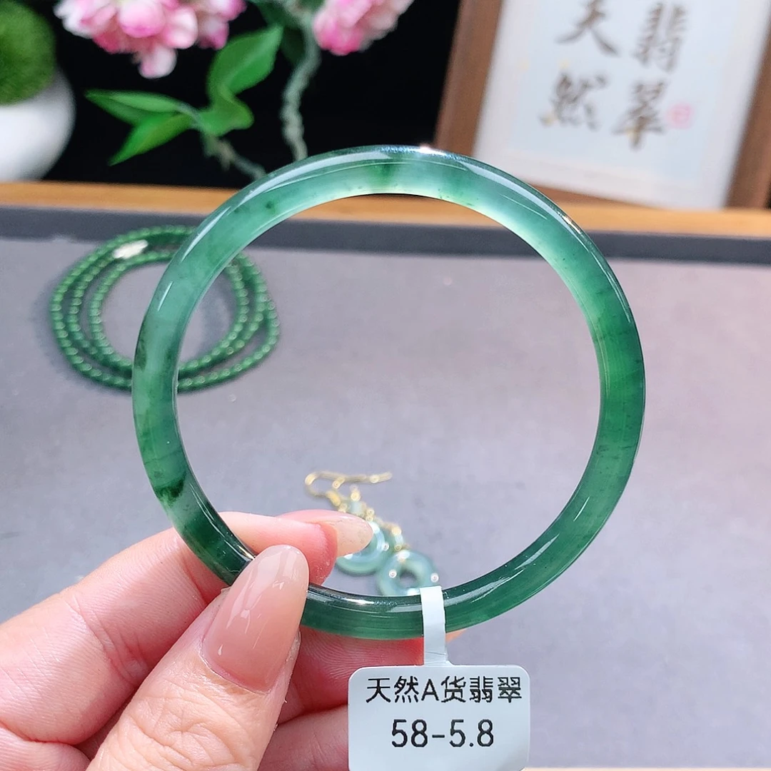 未镶嵌手镯（圆镯）翡翠