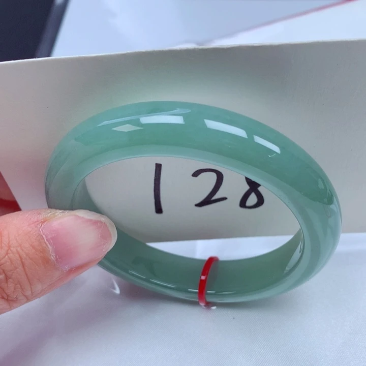 翡翠手镯未镶嵌翡翠