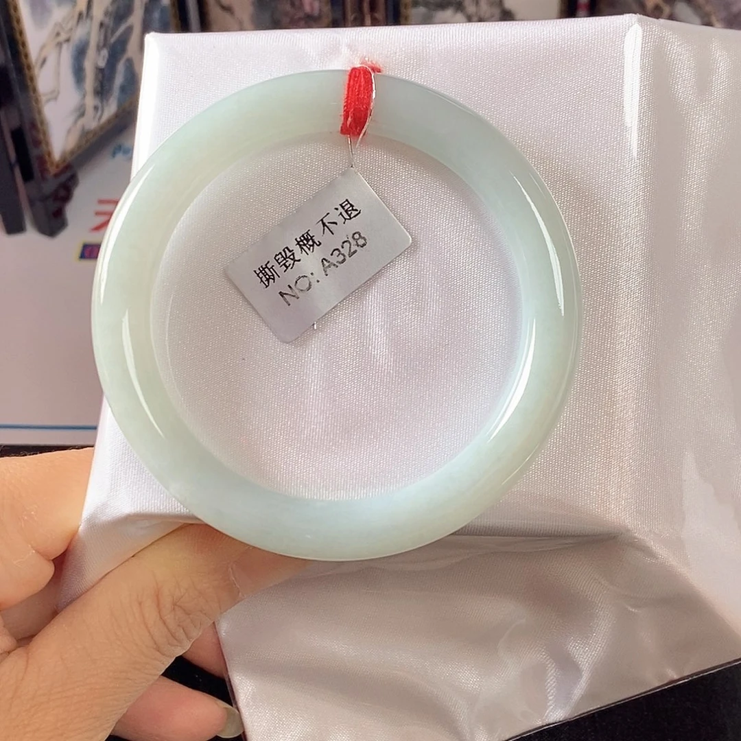 翡翠未镶嵌手镯（圆镯）55