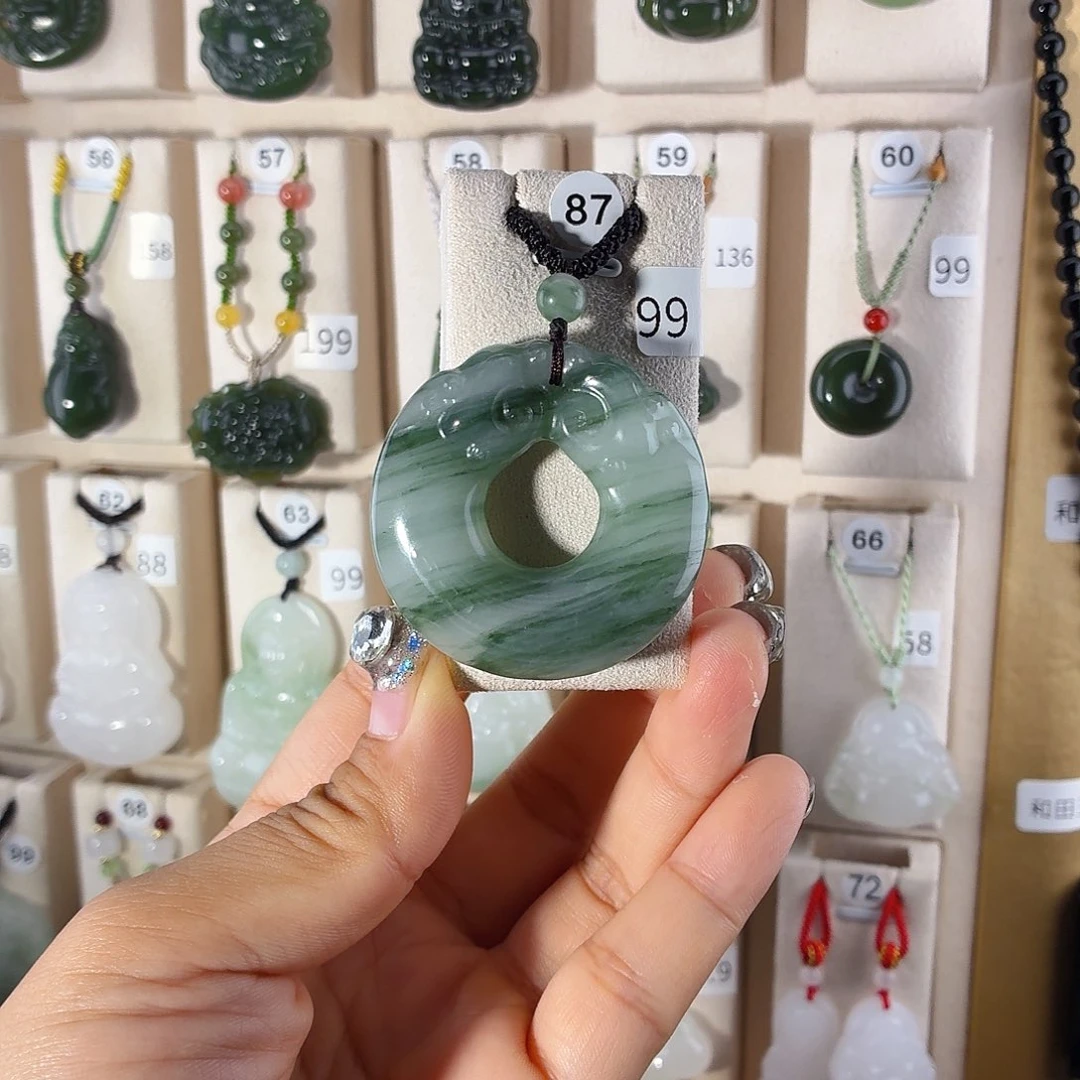 ℳ***光颈饰未镶嵌石英质玉（金丝玉）