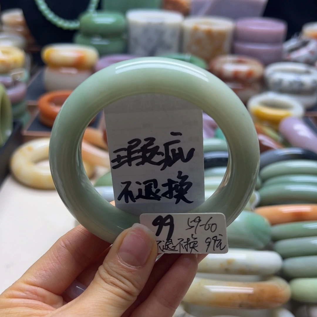 未镶嵌手镯石英岩玉