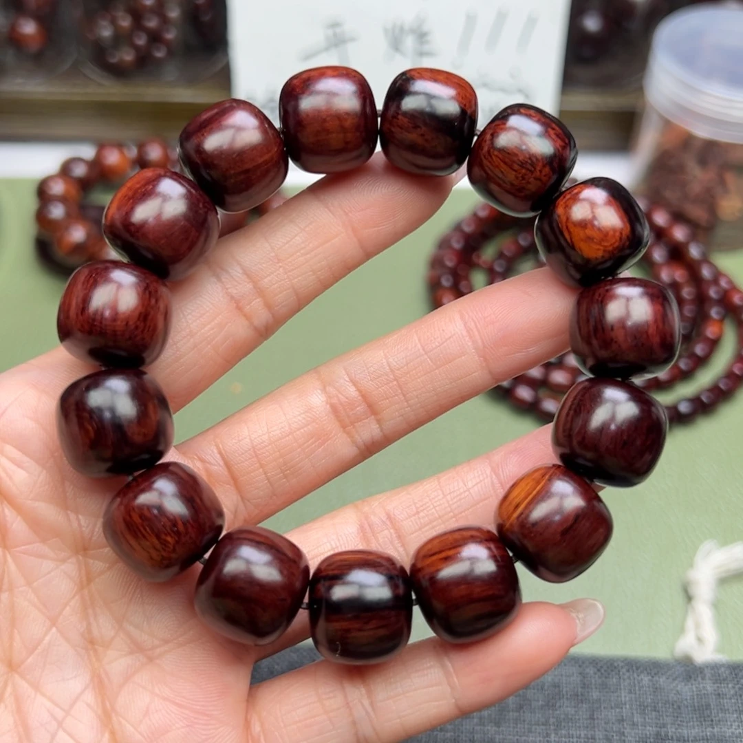 降真香其他海南红降1516红油底芝麻点满结油微暇。