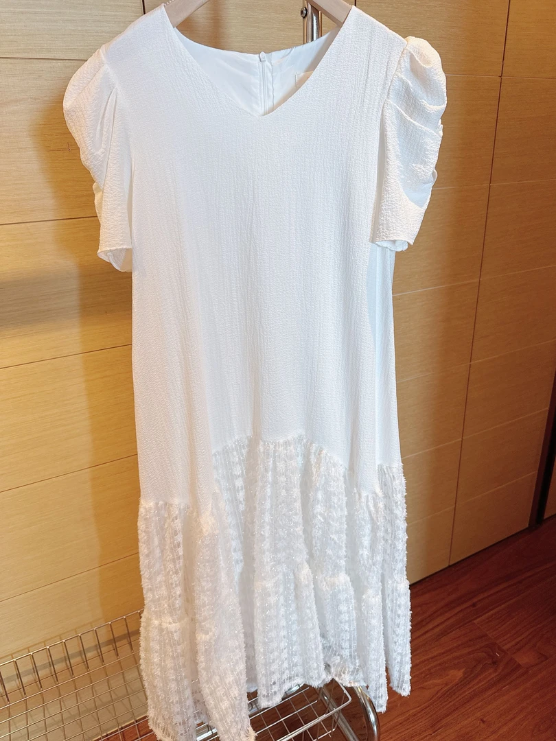 【张静芝】V领褶皱泡泡袖闪丝连衣裙