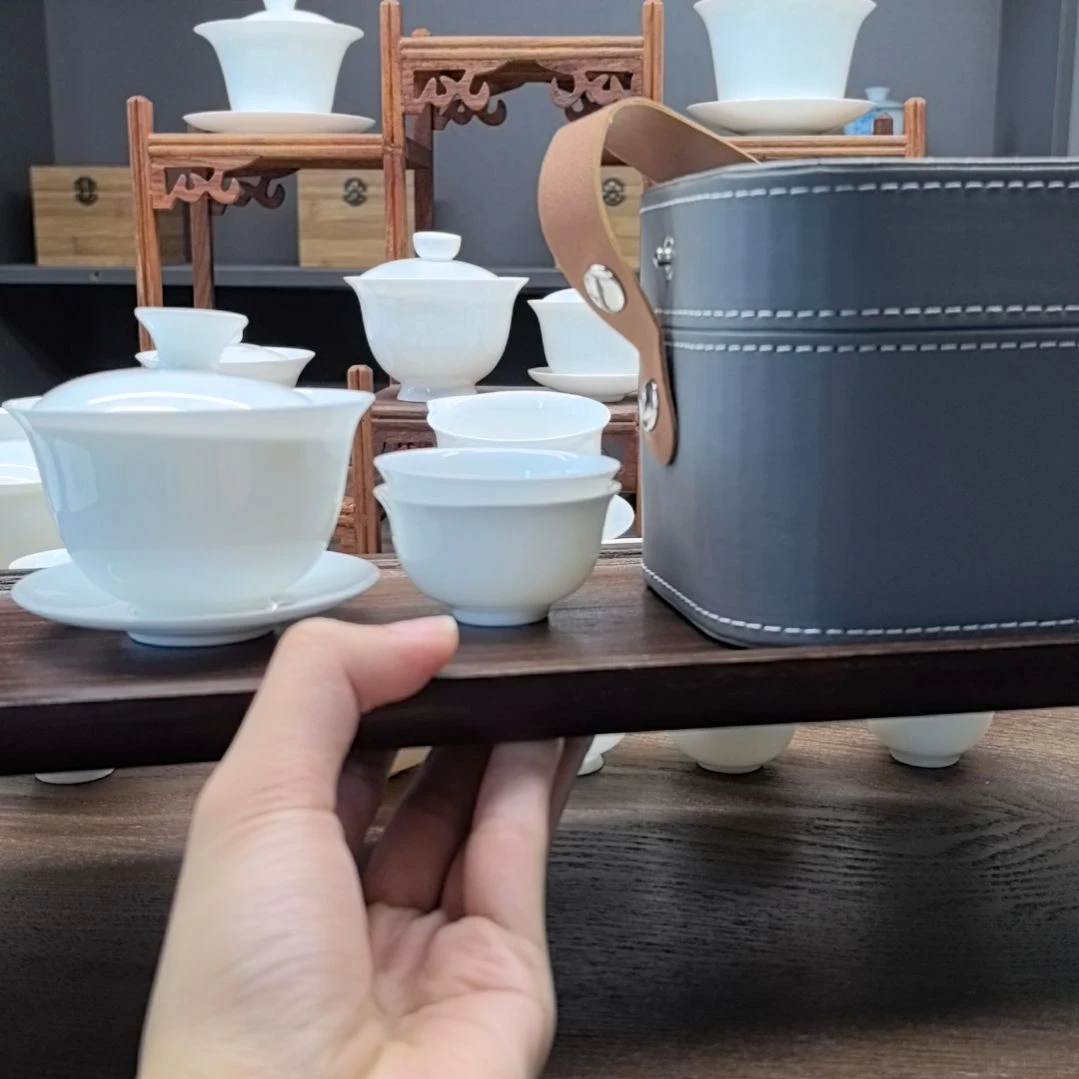 100毫升元宝+2个大玉兰杯+旅行包