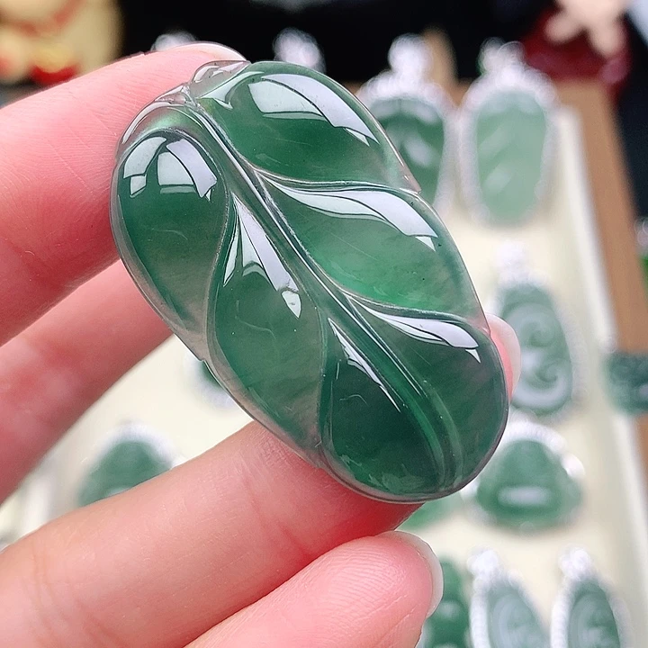 颈饰未镶嵌翡翠吊坠