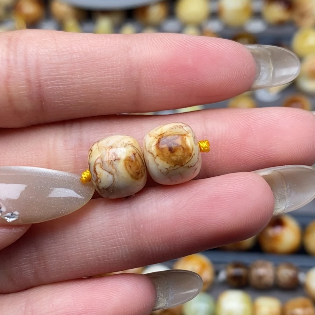 琥珀颈饰未镶嵌老型对珠