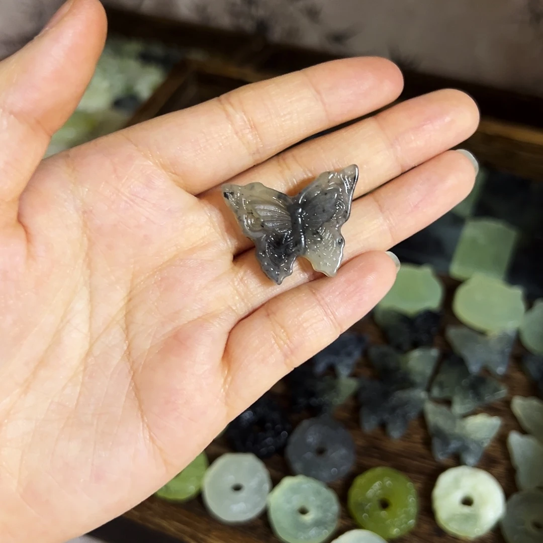 蛇纹石玉颈饰合金?*