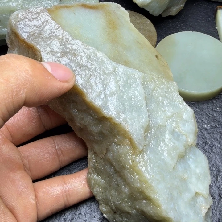 和田玉（糖玉）未镶嵌珠宝奇石