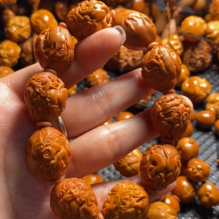 吊坠橄榄核九龙献瑞