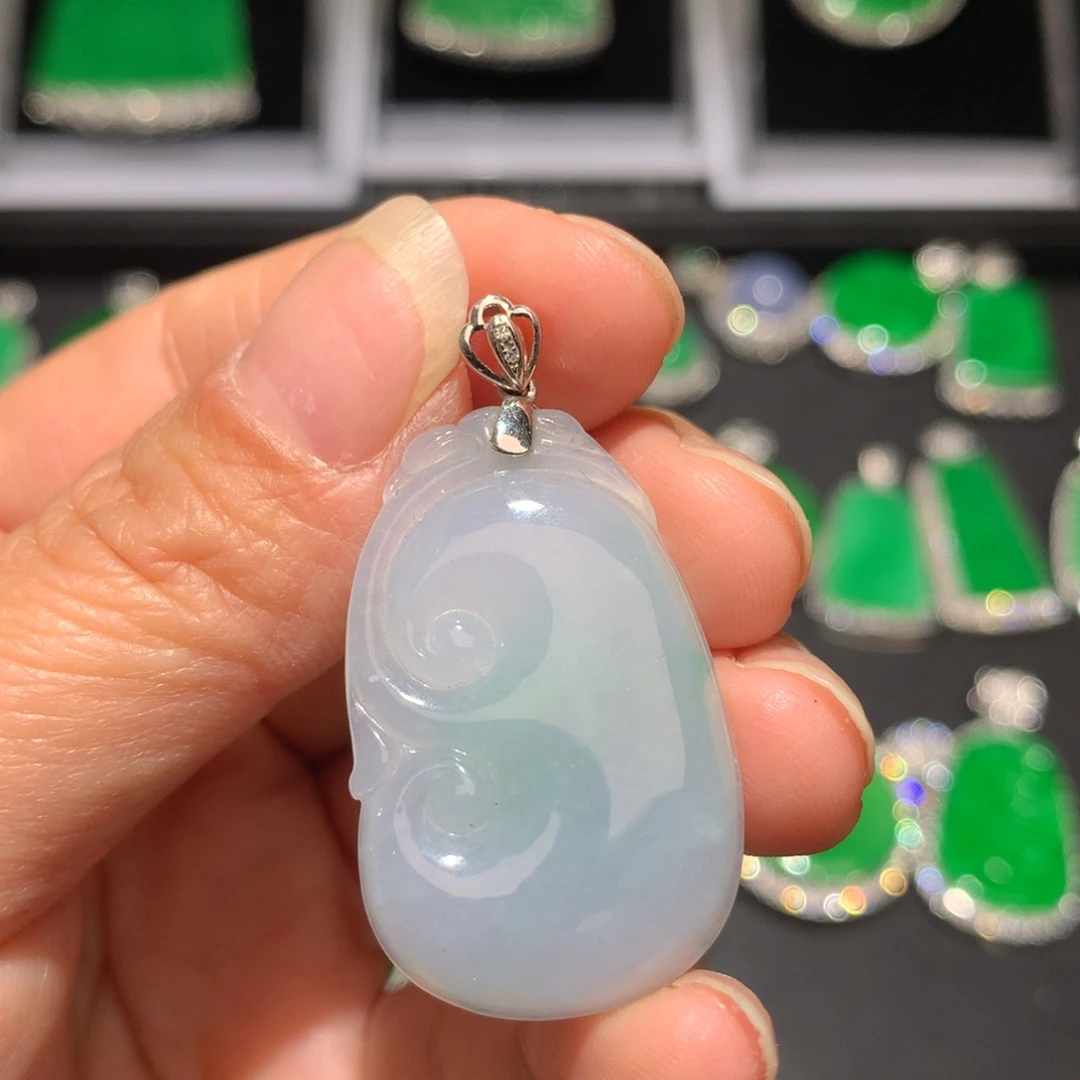 翡翠颈饰18K金镶嵌翡翠