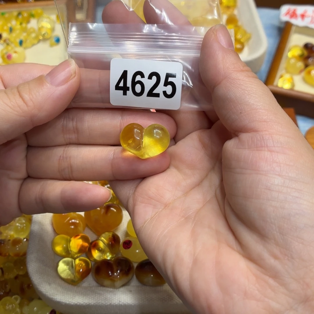 琥珀未镶嵌珠宝奇石