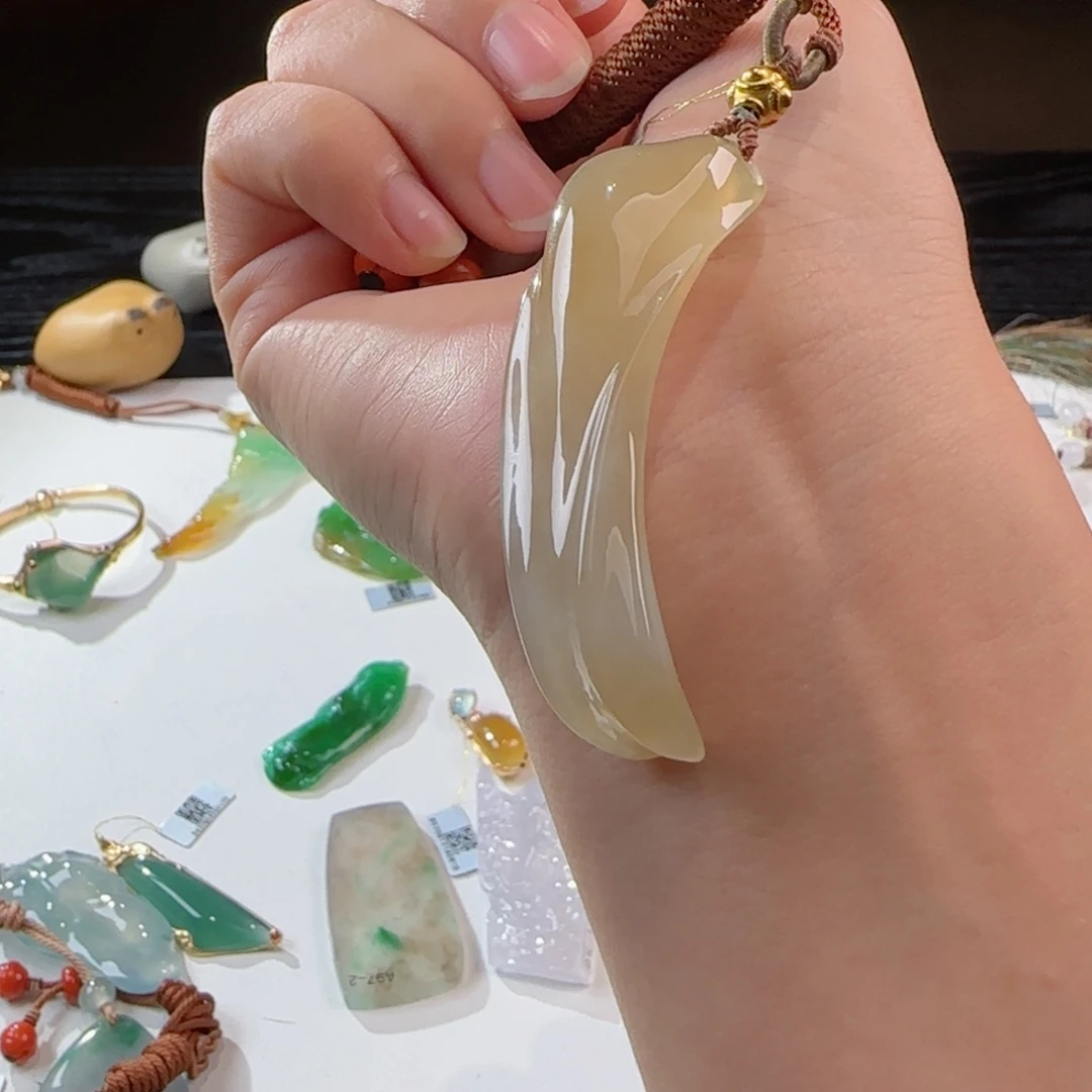 颈饰未镶嵌翡翠橦