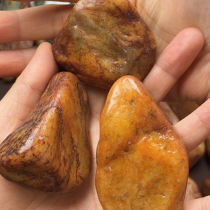 岫岩河磨玉（透闪石质玉）颈饰未镶嵌