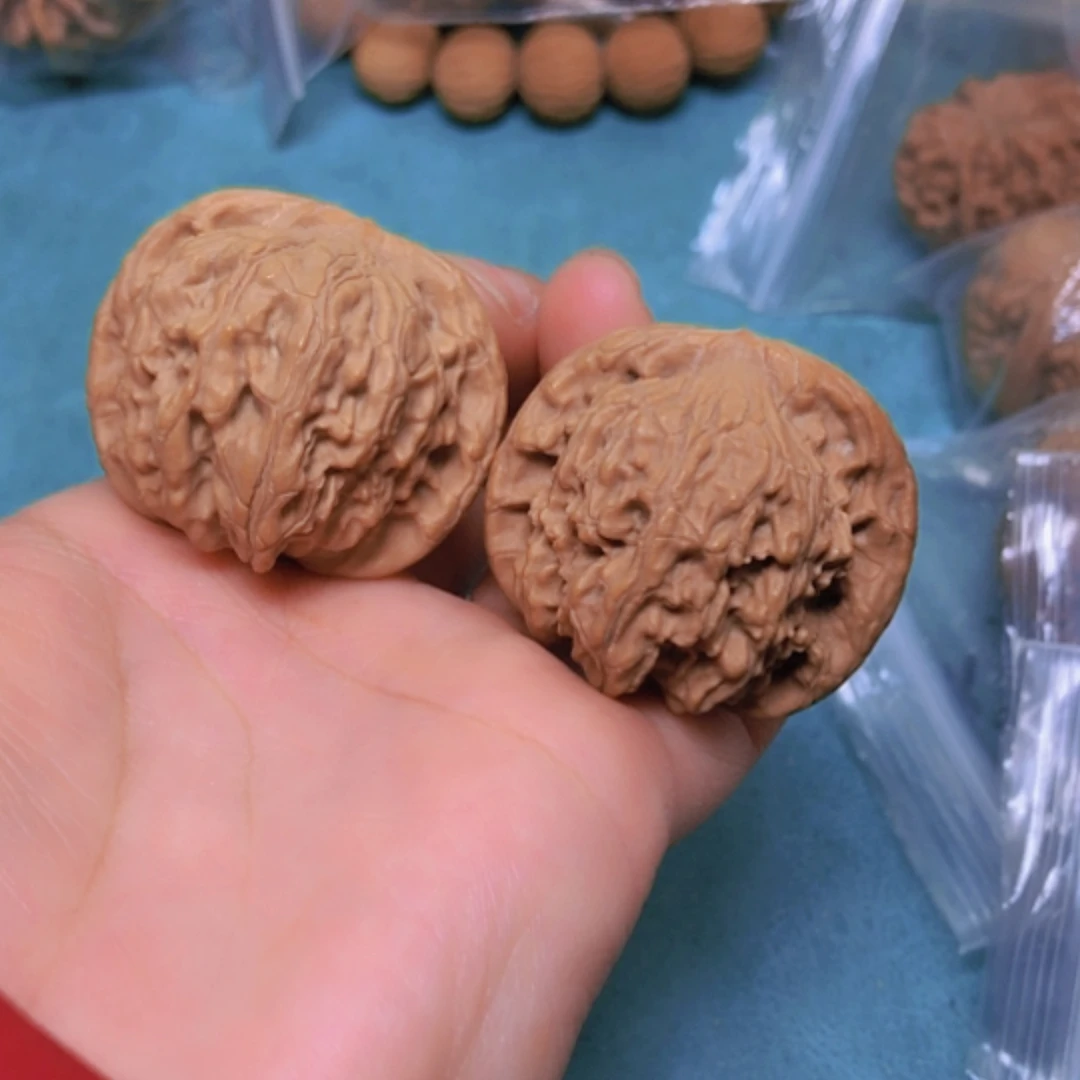 【闪购商品】摆件核桃40红狮子修尖出油